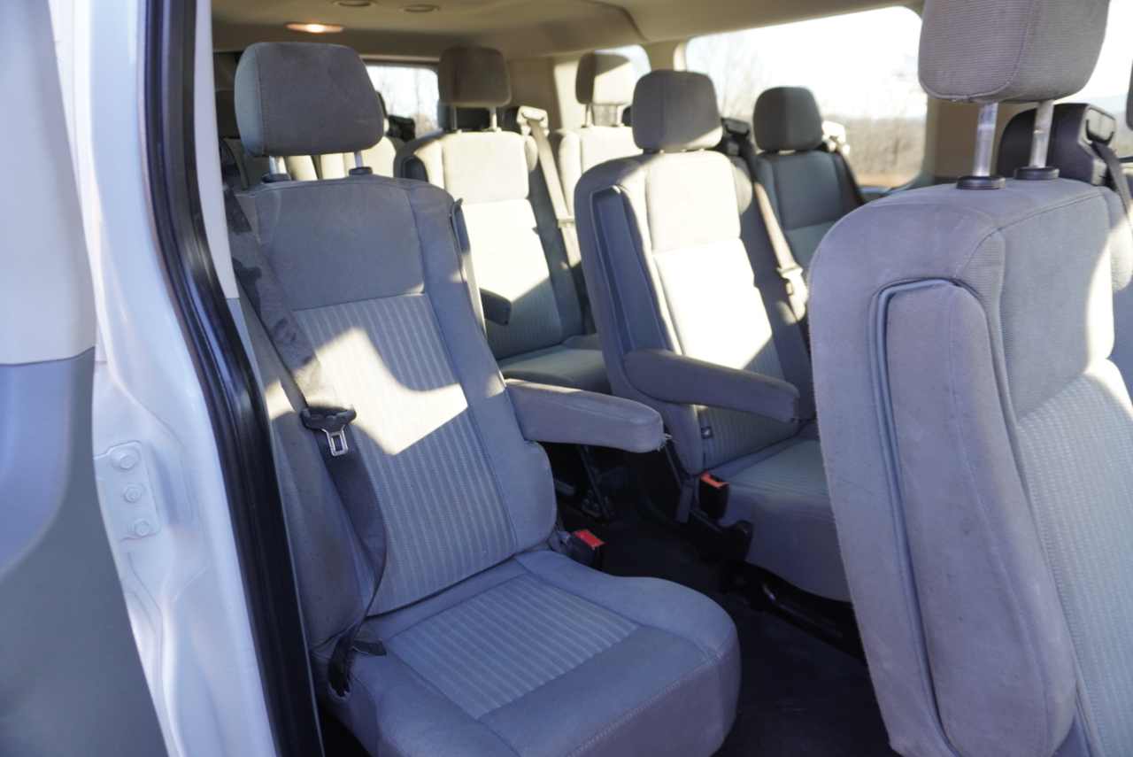 Ford Transit Wagon T-350 148" Low Roof XLT Swing-Out RH Dr 2017