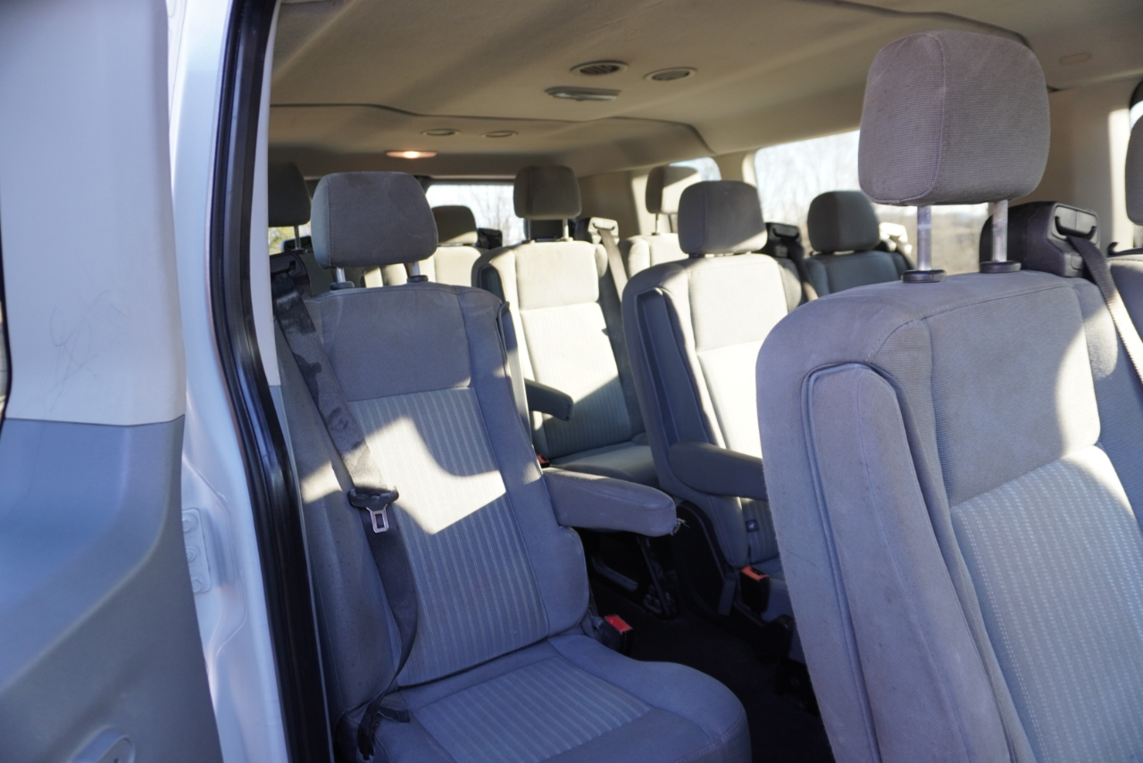 Ford Transit Wagon T-350 148" Low Roof XLT Swing-Out RH Dr 2017