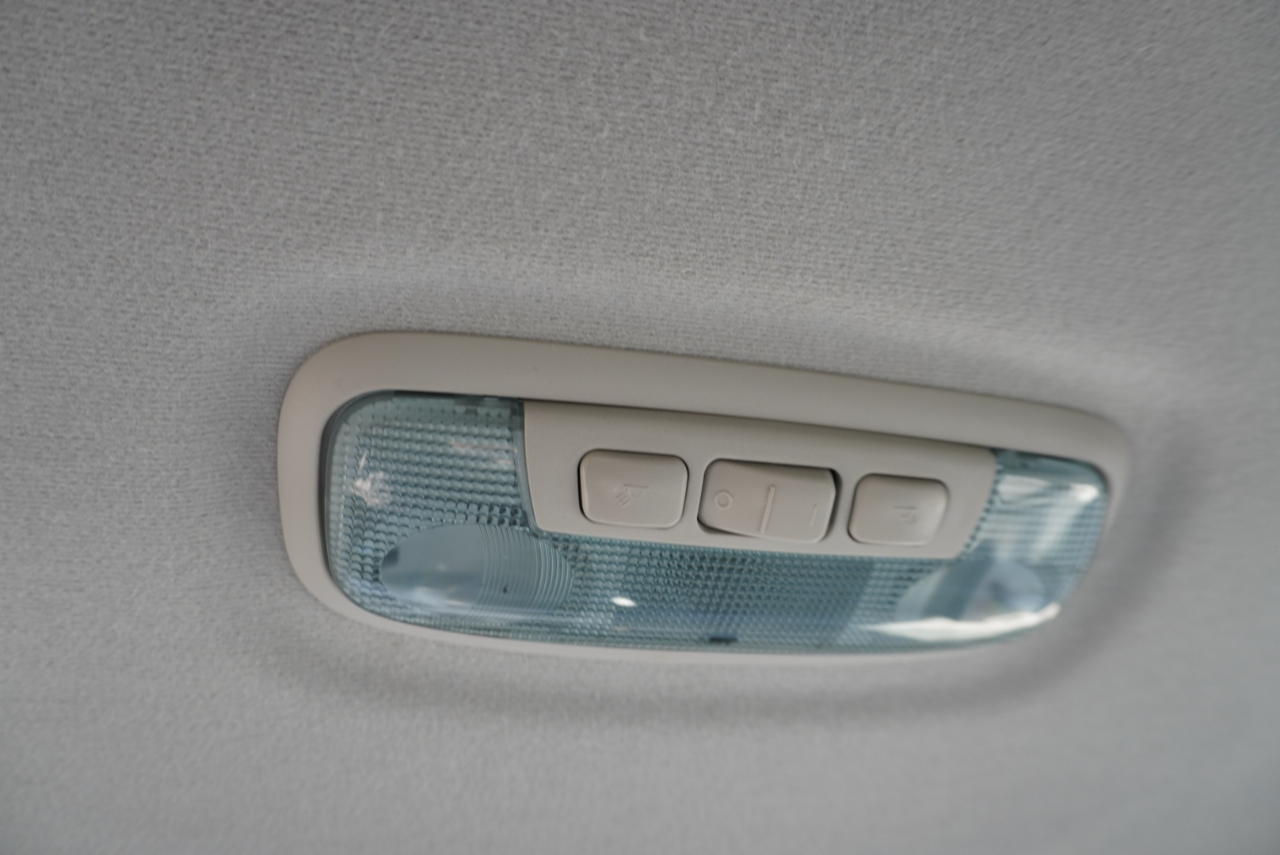 Ford Transit Wagon T-350 148" Low Roof XLT Swing-Out RH Dr 2017