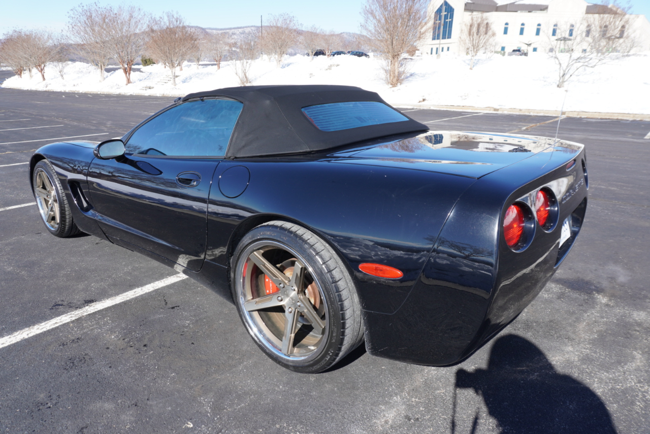 Chevrolet Corvette 2dr Convertible 2004
