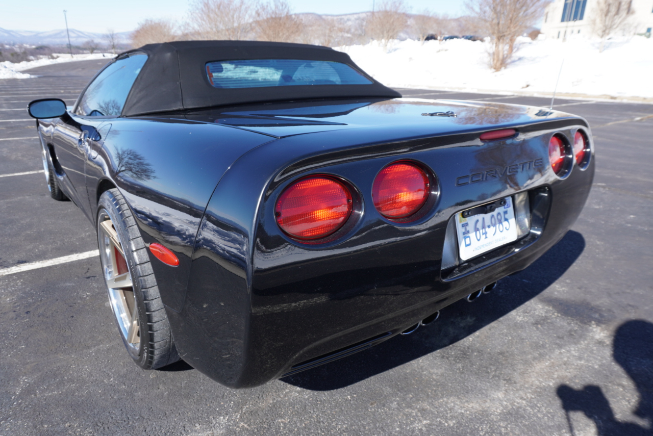 Chevrolet Corvette 2dr Convertible 2004