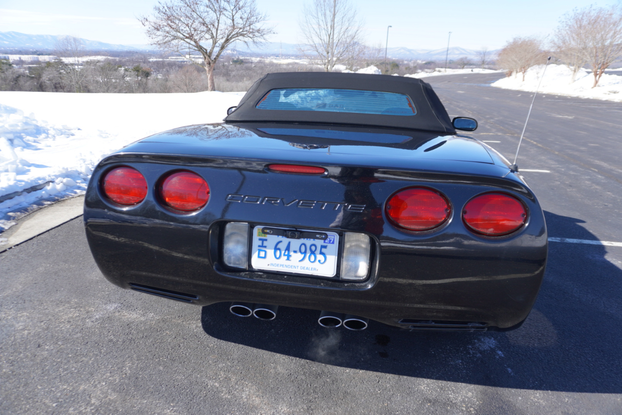Chevrolet Corvette 2dr Convertible 2004