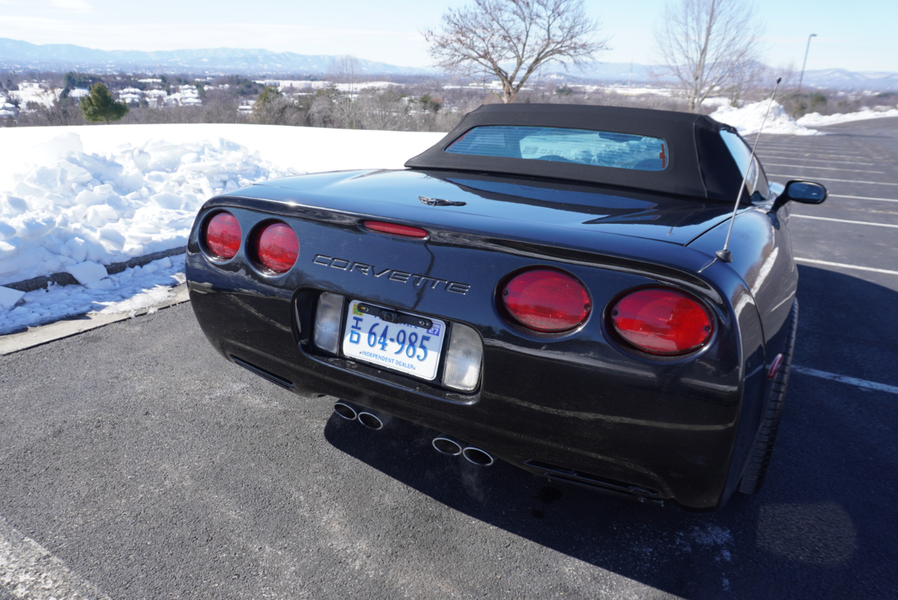 Chevrolet Corvette 2dr Convertible 2004