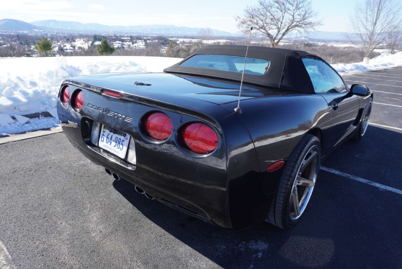 Chevrolet Corvette 2dr Convertible 2004