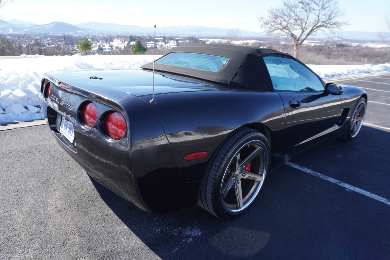Chevrolet Corvette 2dr Convertible 2004