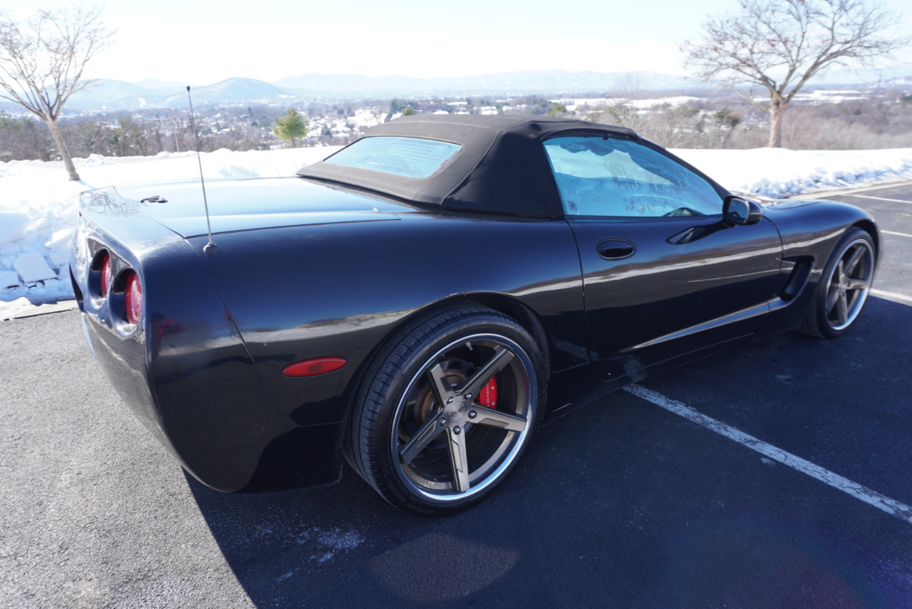 Chevrolet Corvette 2dr Convertible 2004