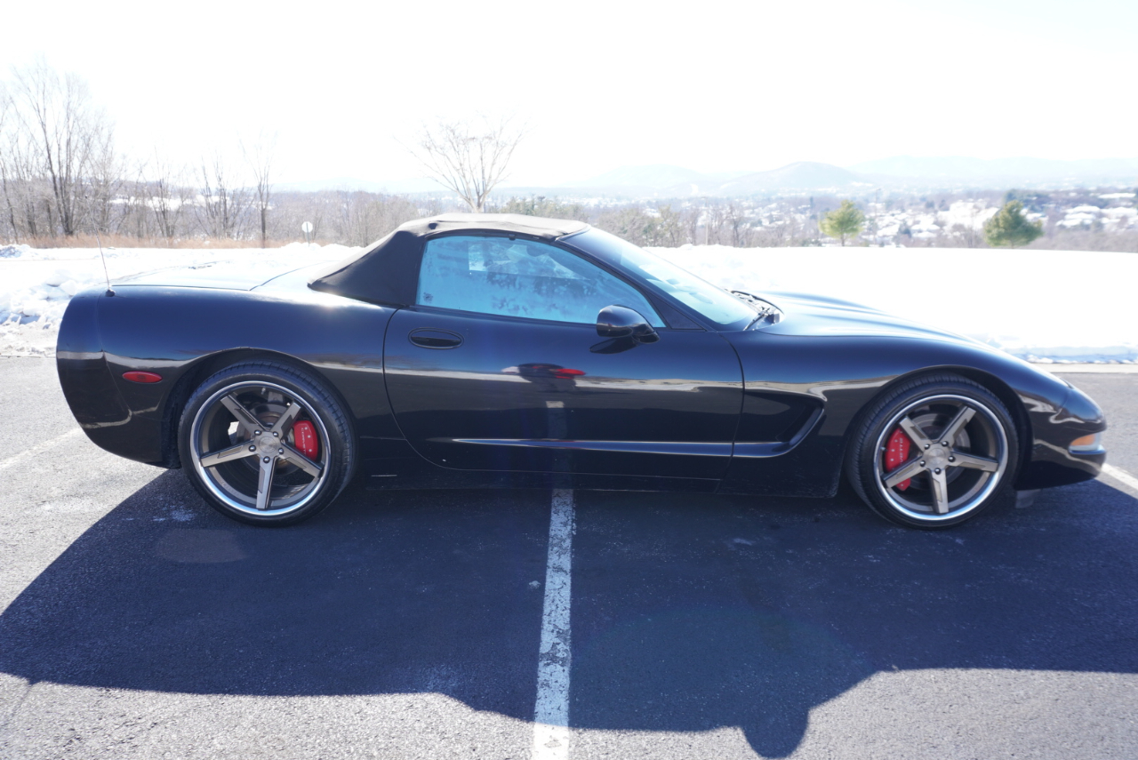 Chevrolet Corvette 2dr Convertible 2004