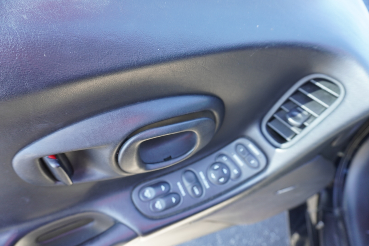 Chevrolet Corvette 2dr Convertible 2004