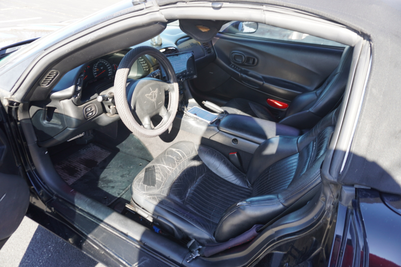 Chevrolet Corvette 2dr Convertible 2004