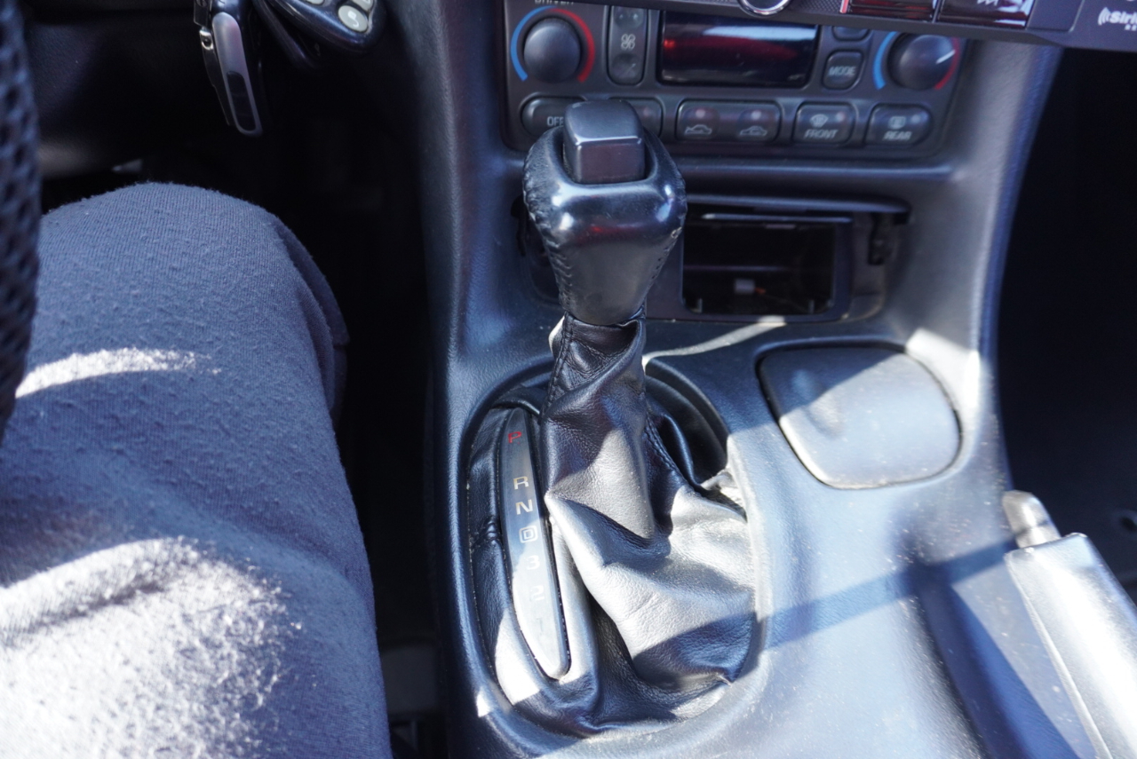 Chevrolet Corvette 2dr Convertible 2004