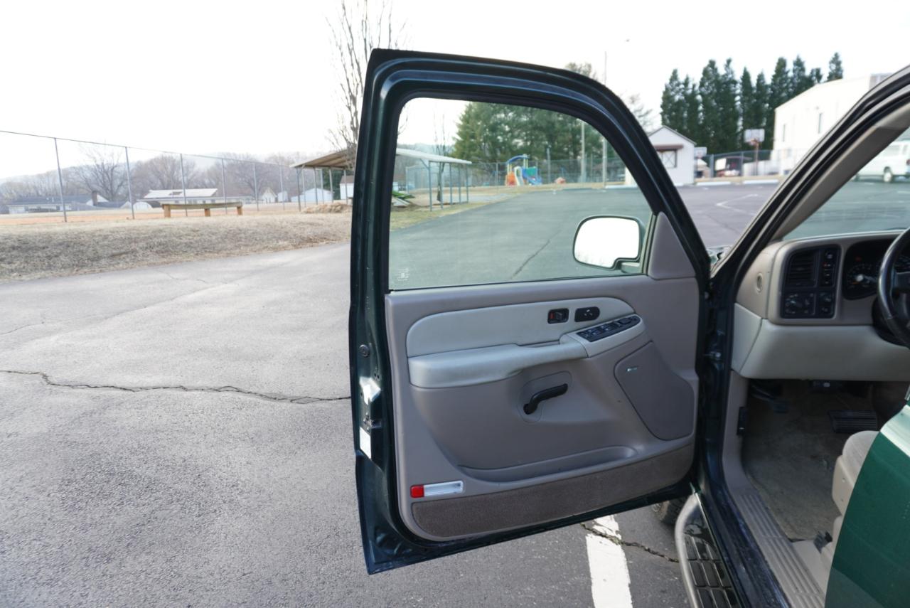 Chevrolet Suburban 4dr 1500 4WD LS 2003