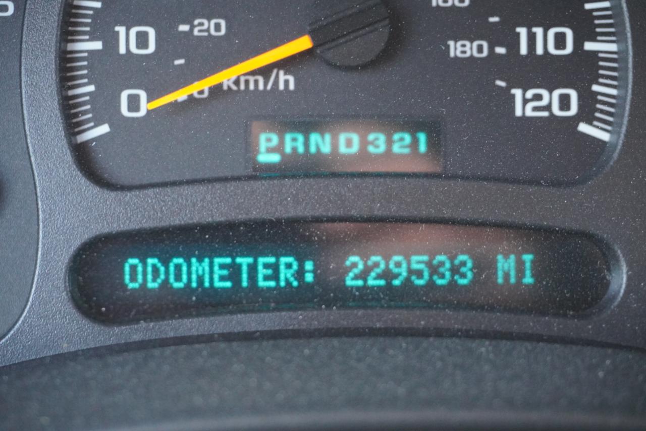 Chevrolet Suburban 4dr 1500 4WD LS 2003