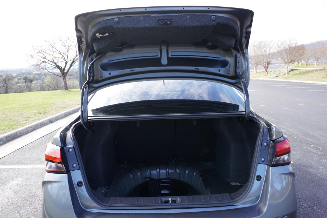 Nissan Versa S CVT 2025