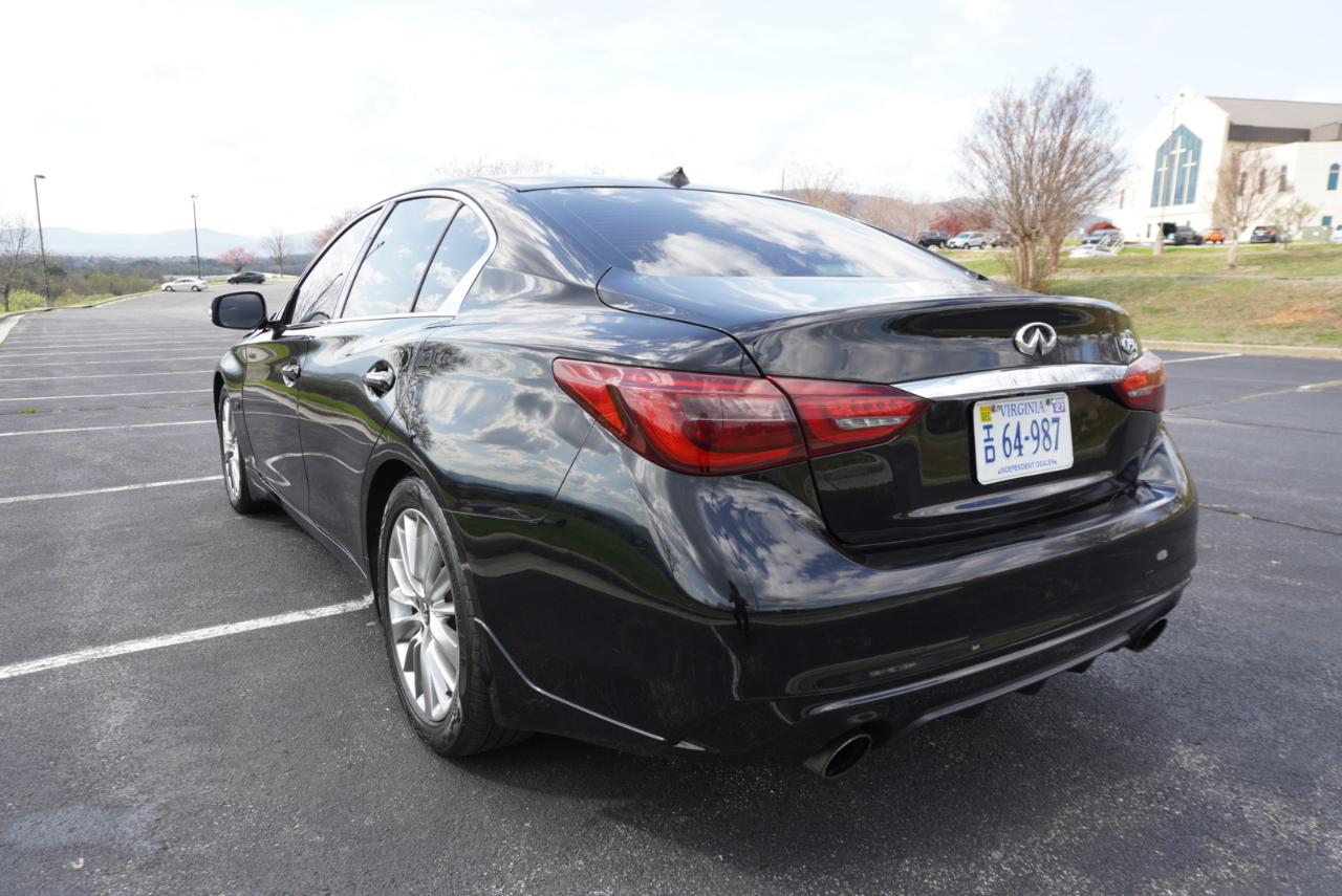 Infiniti Q50 3.0t LUXE RWD 2018