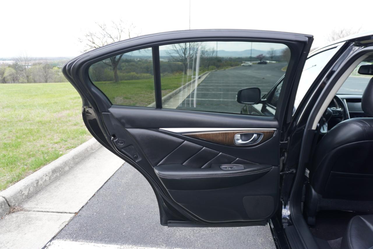 Infiniti Q50 3.0t LUXE RWD 2018