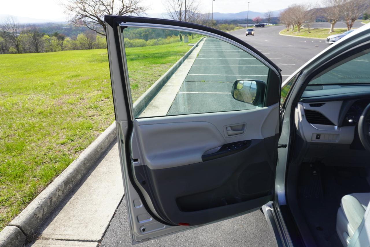 Toyota Sienna L FWD 7-Passenger (Natl) 2020