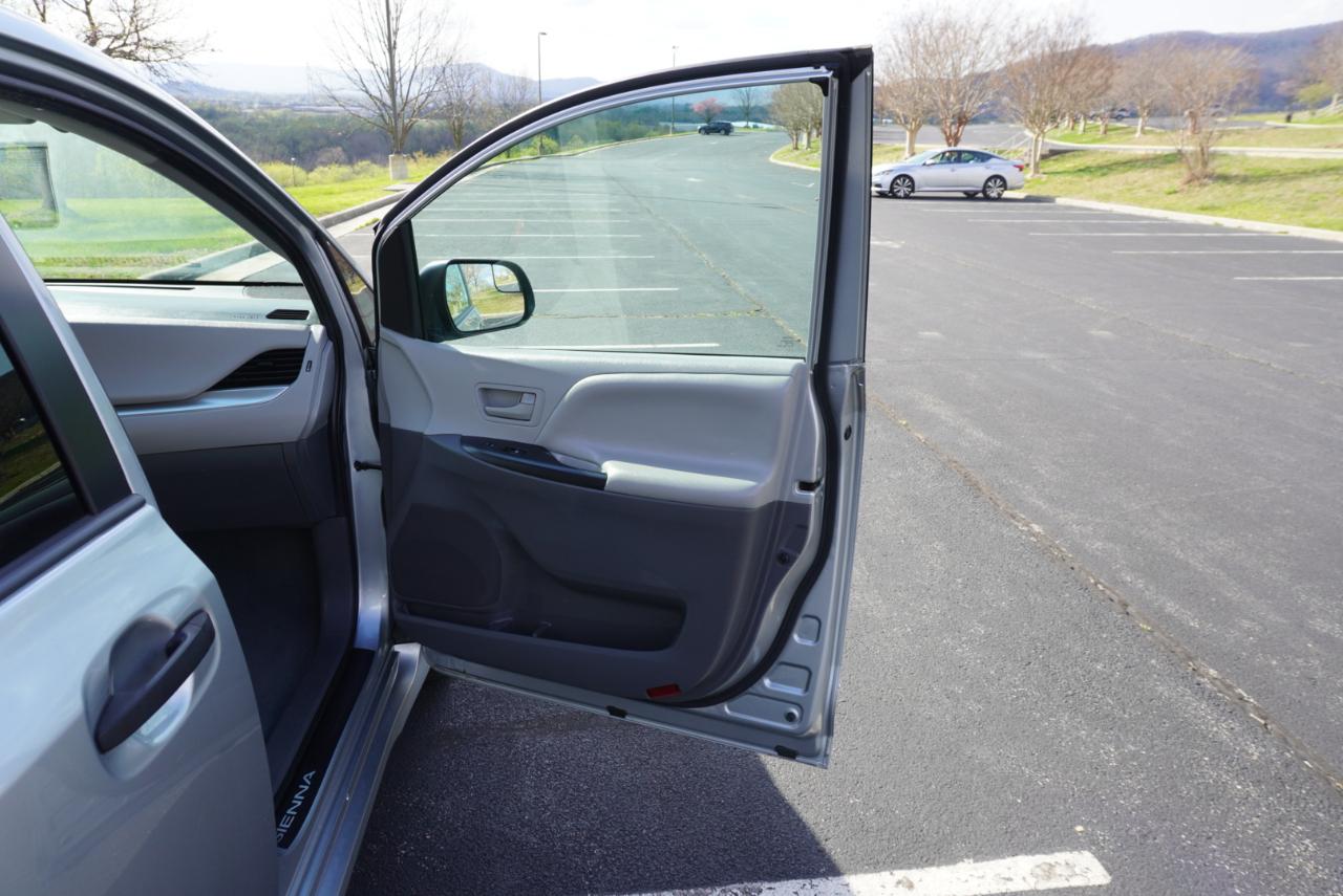 Toyota Sienna L FWD 7-Passenger (Natl) 2020