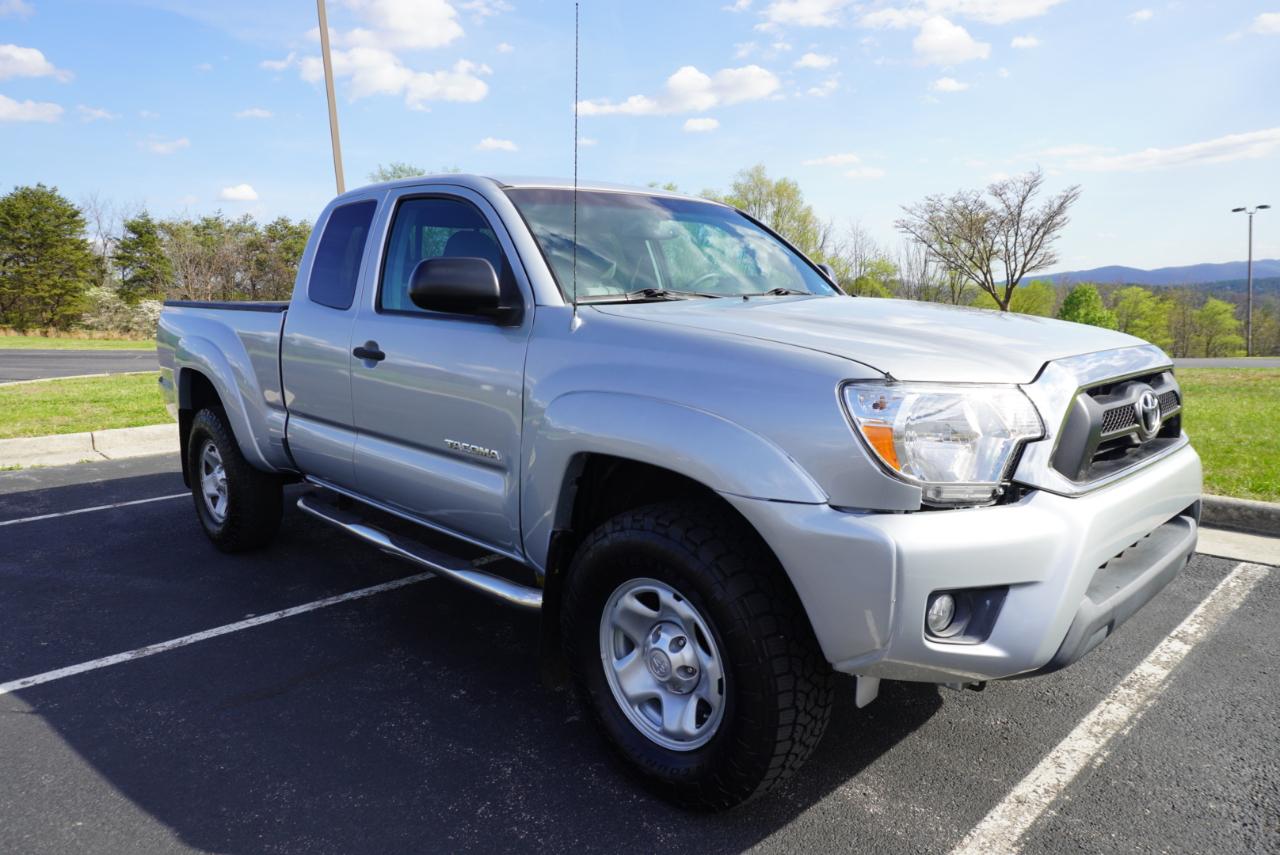 Toyota Tacoma 2WD Access Cab V6 AT PreRunner (Natl) 2012
