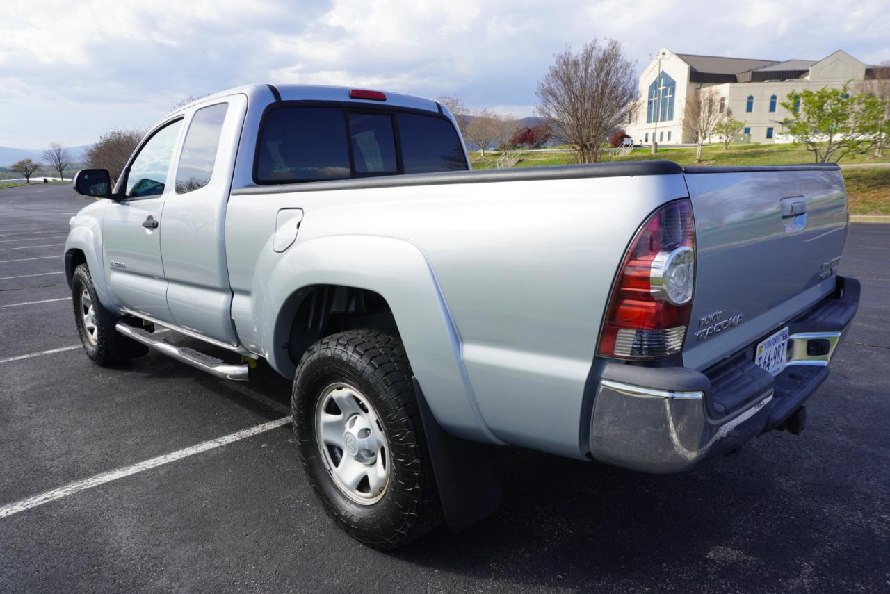 Toyota Tacoma 2WD Access Cab V6 AT PreRunner (Natl) 2012
