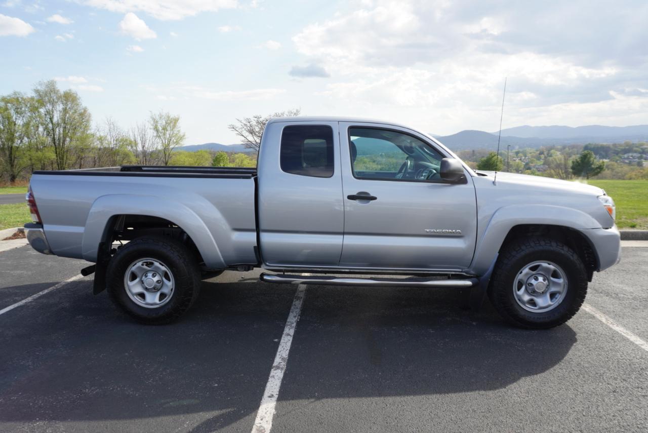 Toyota Tacoma 2WD Access Cab V6 AT PreRunner (Natl) 2012