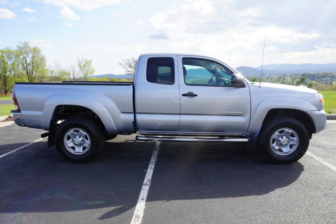 Toyota Tacoma 2WD Access Cab V6 AT PreRunner (Natl) 2012