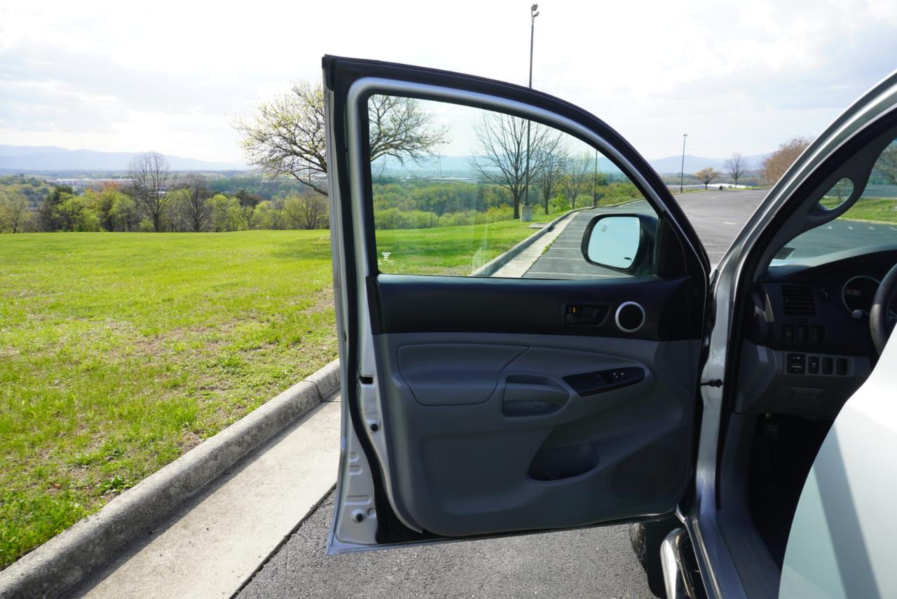 Toyota Tacoma 2WD Access Cab V6 AT PreRunner (Natl) 2012