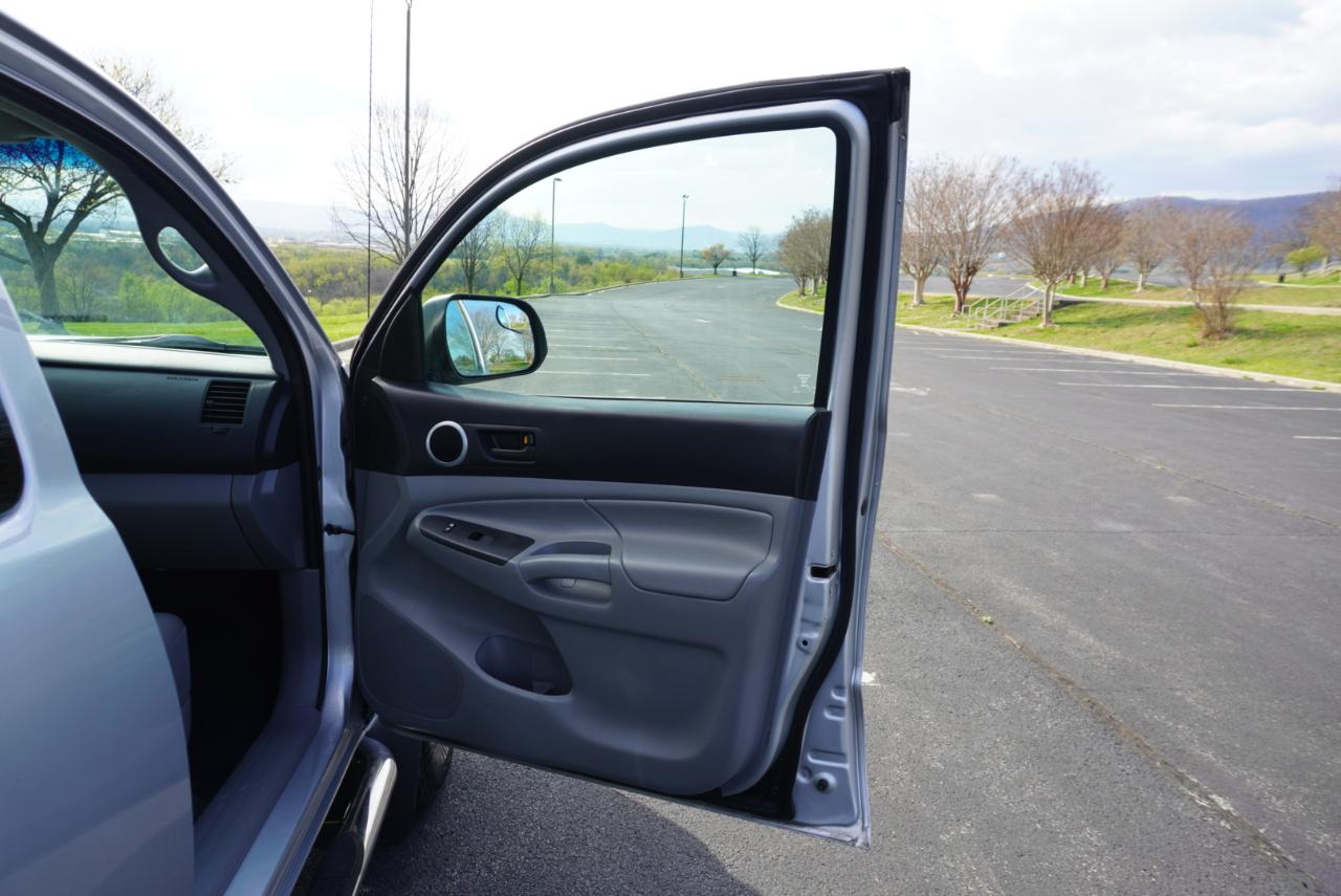 Toyota Tacoma 2WD Access Cab V6 AT PreRunner (Natl) 2012