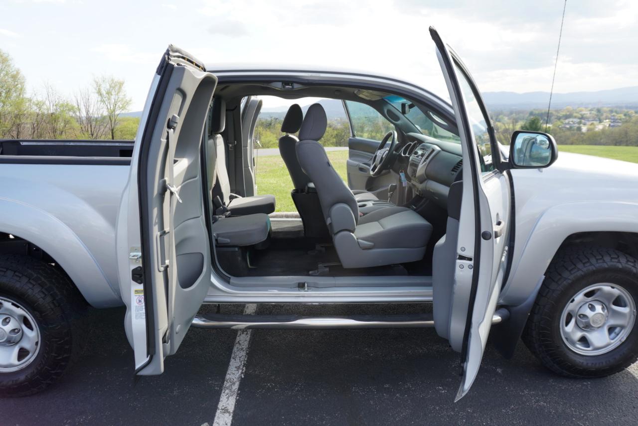 Toyota Tacoma 2WD Access Cab V6 AT PreRunner (Natl) 2012