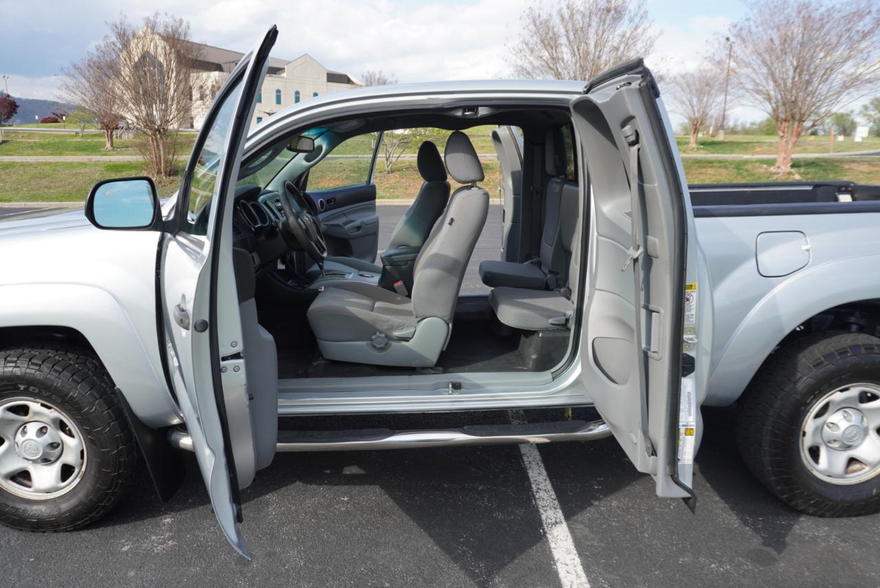 Toyota Tacoma 2WD Access Cab V6 AT PreRunner (Natl) 2012