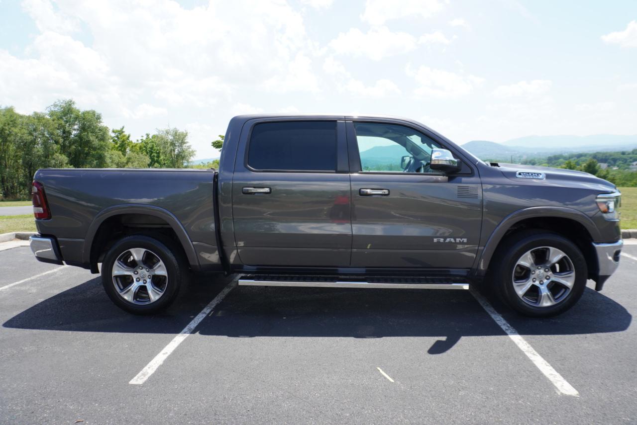 RAM 1500 Laramie 4x4 Crew Cab 5'7" Box 2020