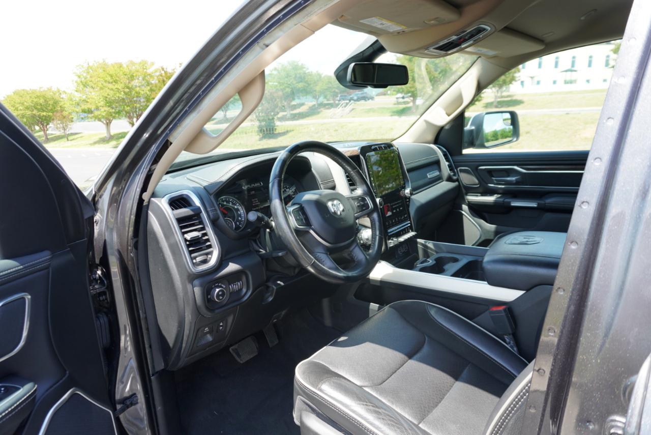 RAM 1500 Laramie 4x4 Crew Cab 5'7" Box 2020