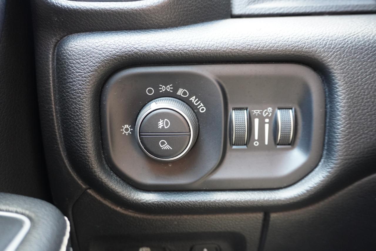 RAM 1500 Laramie 4x4 Crew Cab 5'7" Box 2020