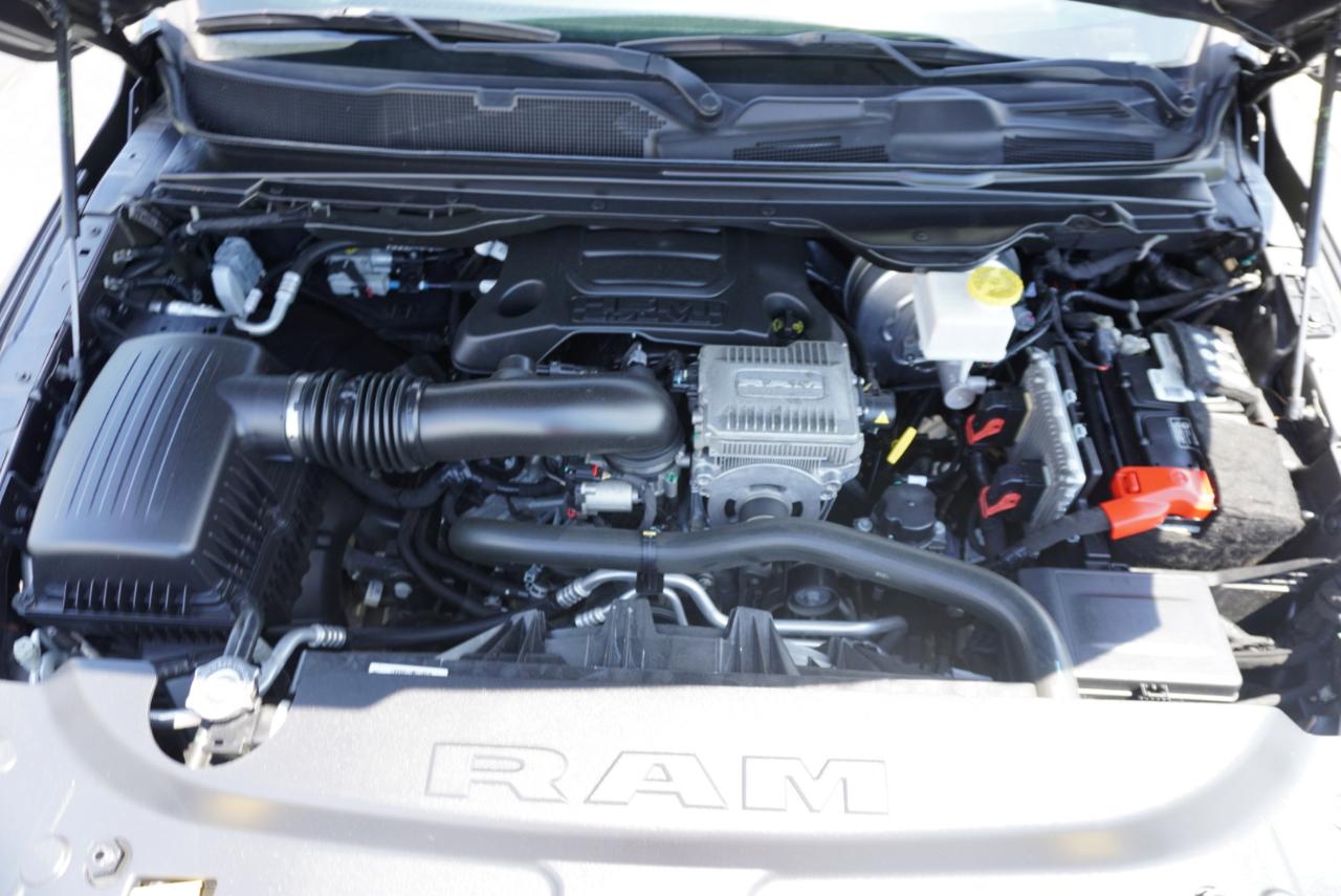 RAM 1500 Laramie 4x4 Crew Cab 5'7" Box 2020