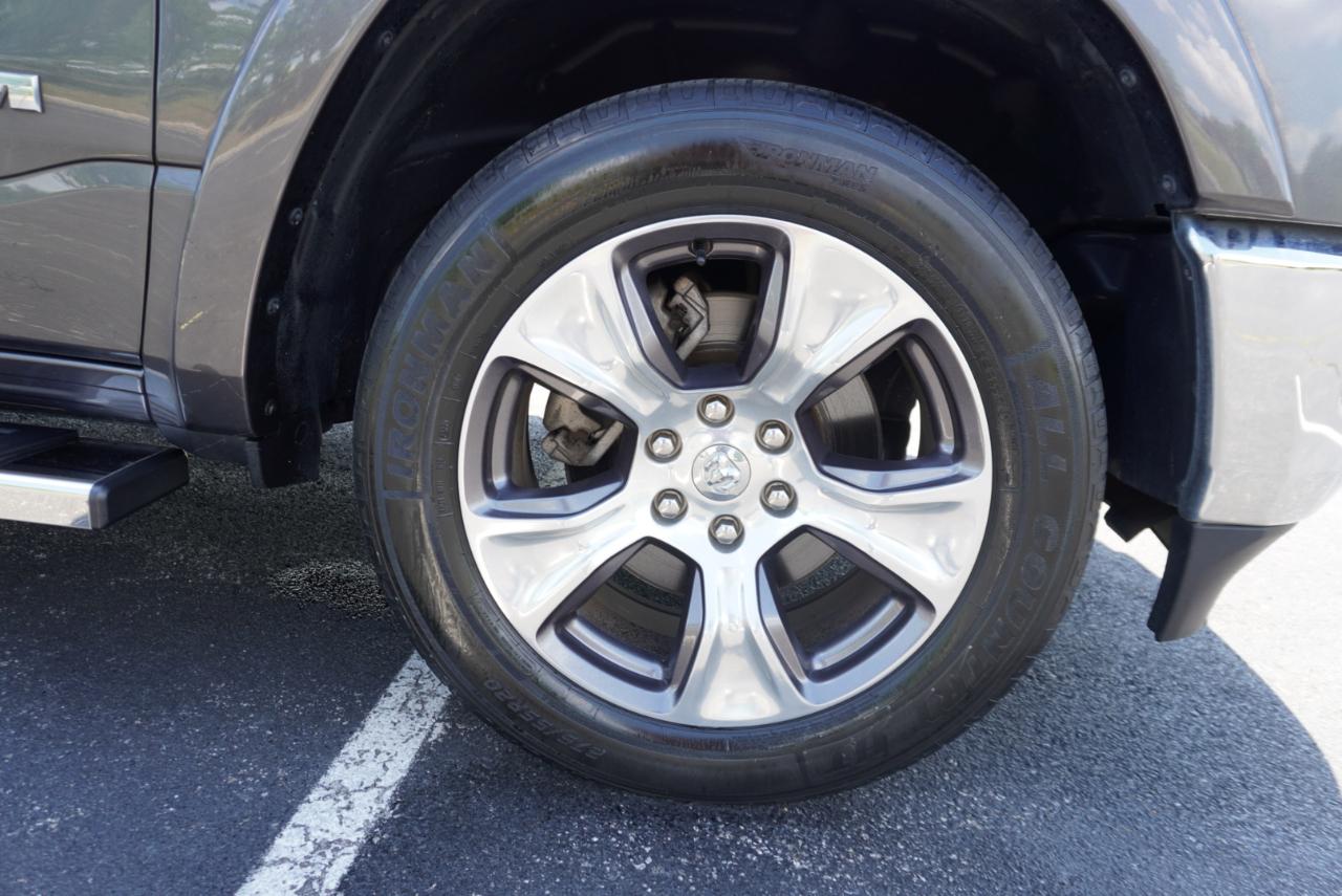 RAM 1500 Laramie 4x4 Crew Cab 5'7" Box 2020