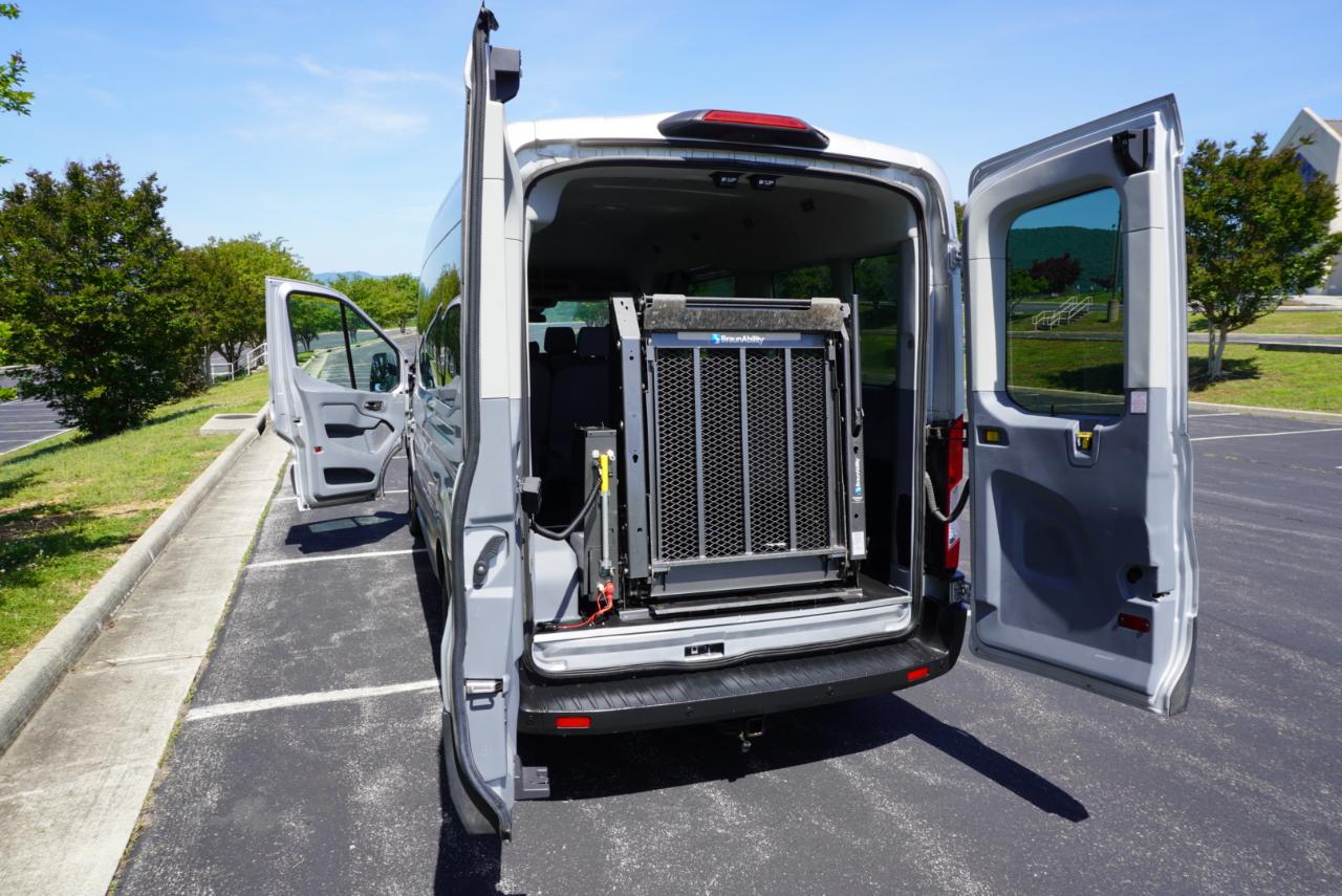 Ford Transit Passenger Wagon T-350 148" Med Roof XLT Sliding RH Dr 2019
