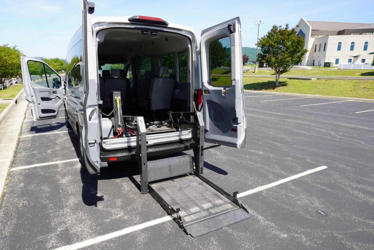 Ford Transit Passenger Wagon T-350 148" Med Roof XLT Sliding RH Dr 2019