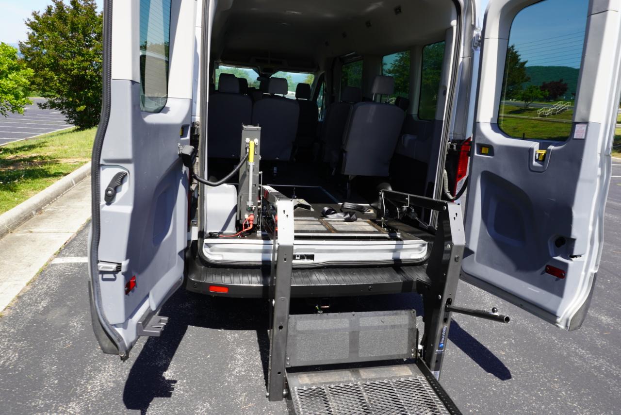 Ford Transit Passenger Wagon T-350 148" Med Roof XLT Sliding RH Dr 2019