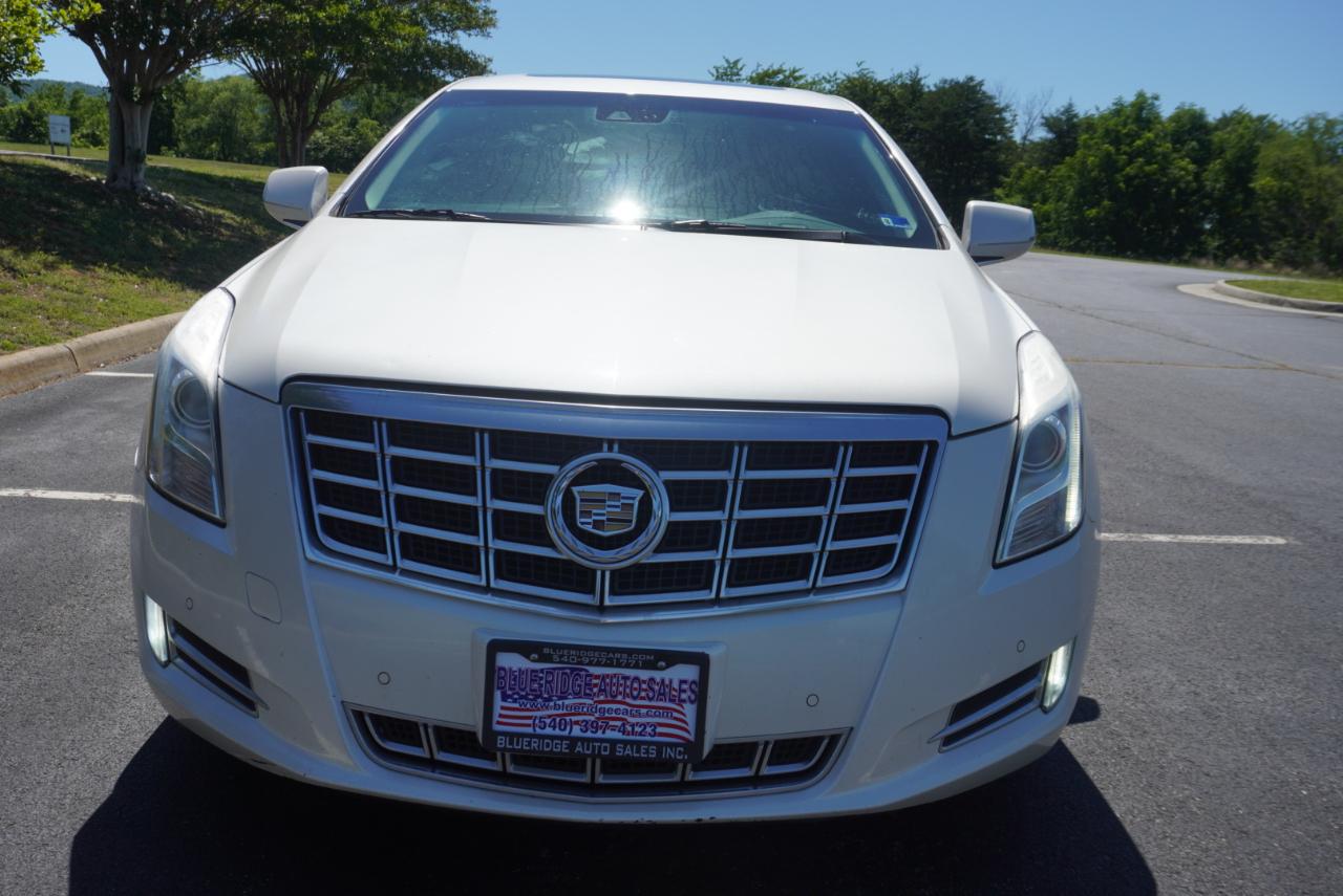 Cadillac XTS 4dr Sdn Luxury FWD 2013