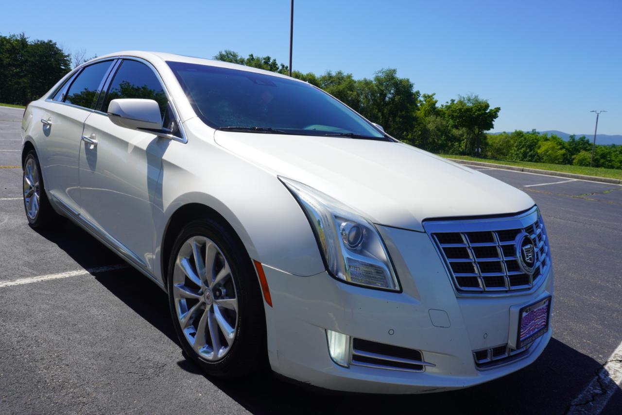 Cadillac XTS 4dr Sdn Luxury FWD 2013