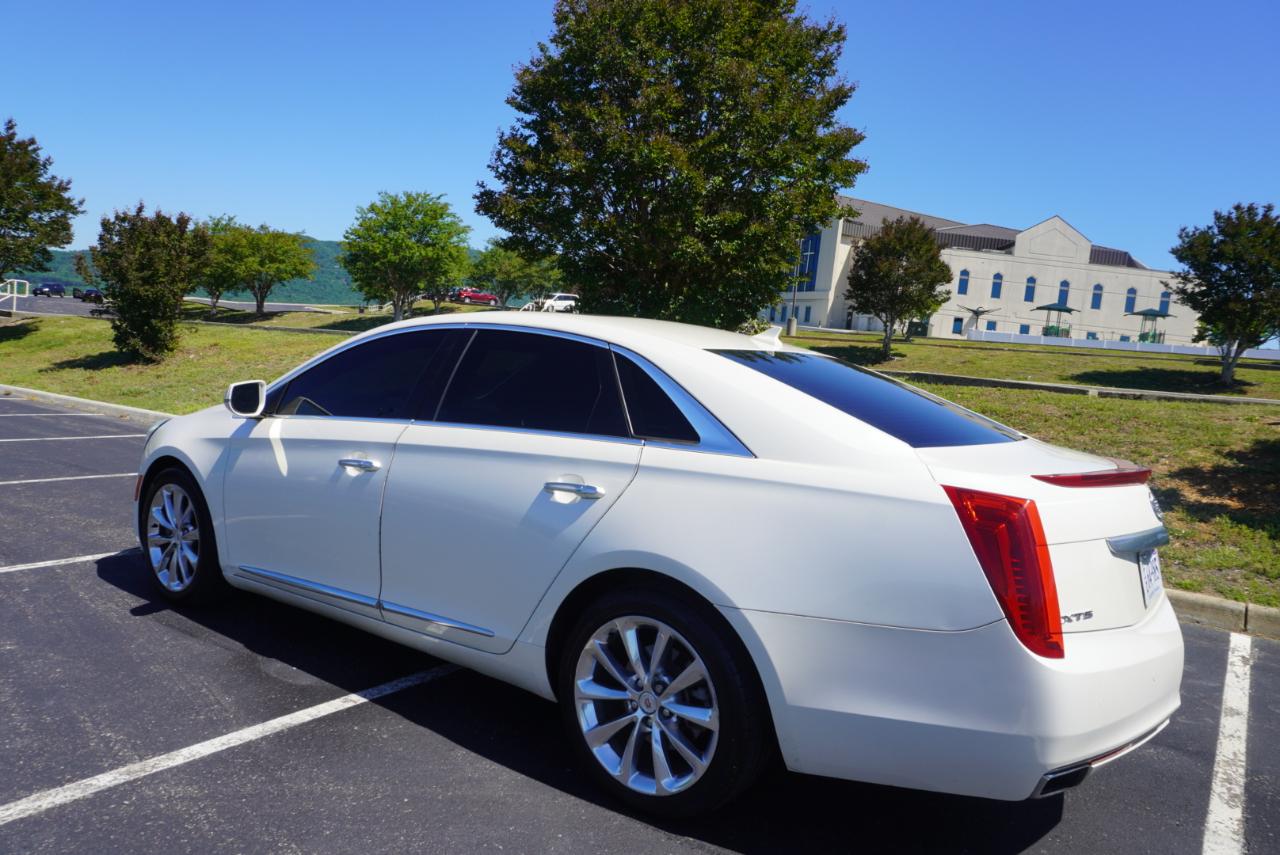 Cadillac XTS 4dr Sdn Luxury FWD 2013
