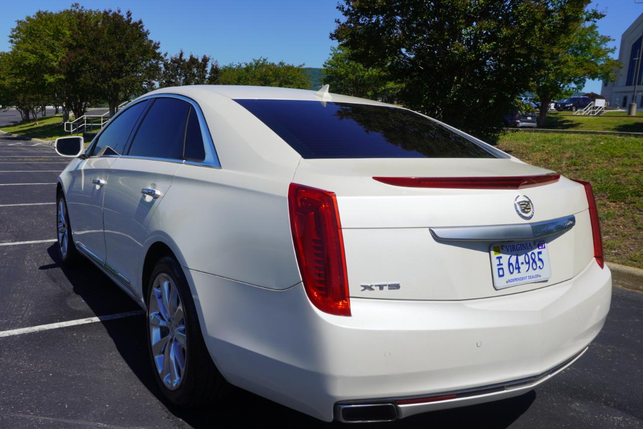 Cadillac XTS 4dr Sdn Luxury FWD 2013