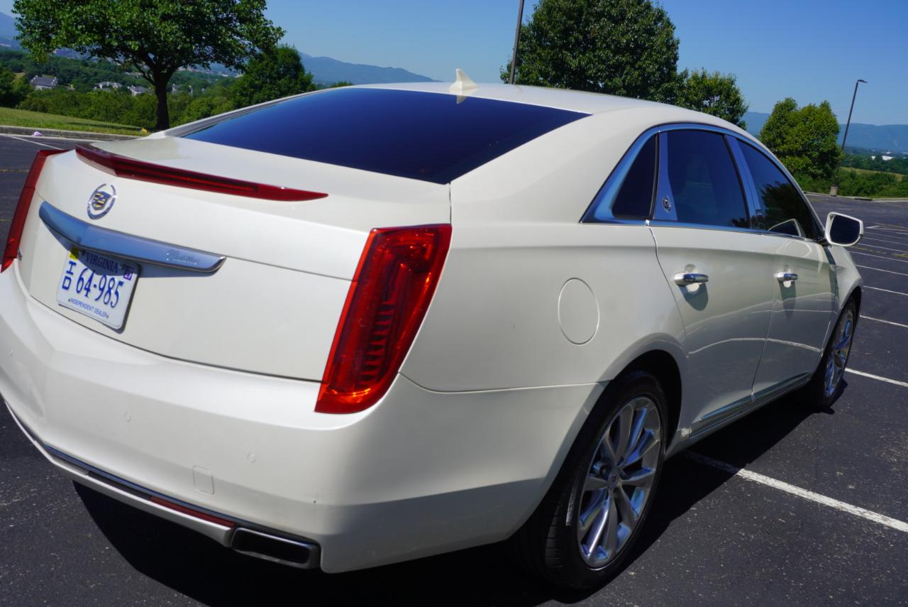 Cadillac XTS 4dr Sdn Luxury FWD 2013