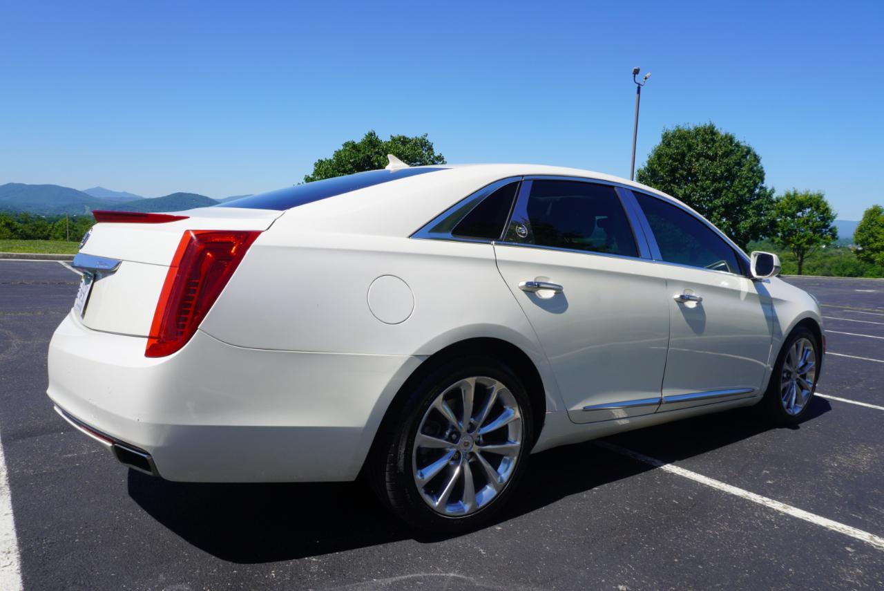 Cadillac XTS 4dr Sdn Luxury FWD 2013
