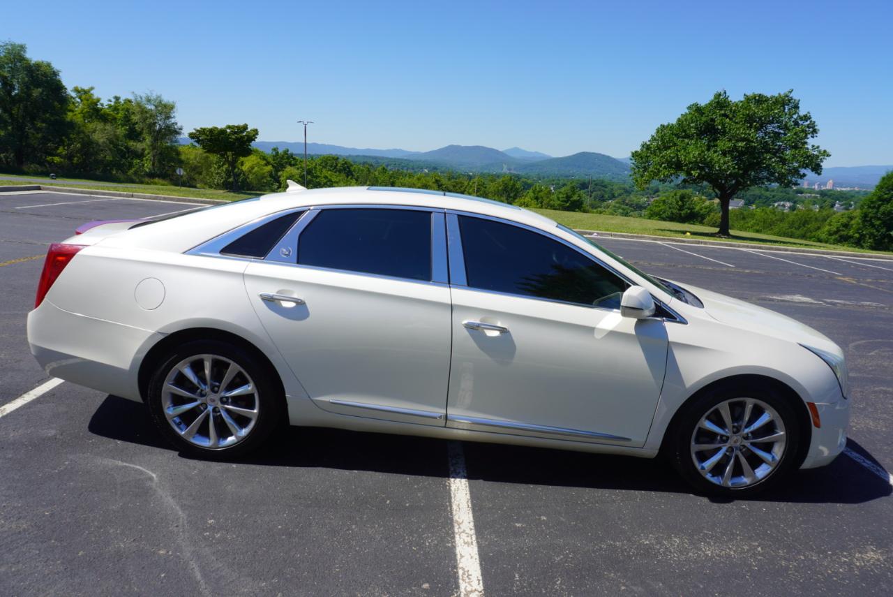 Cadillac XTS 4dr Sdn Luxury FWD 2013