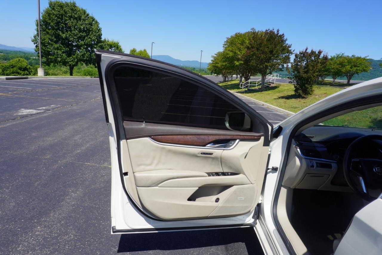 Cadillac XTS 4dr Sdn Luxury FWD 2013