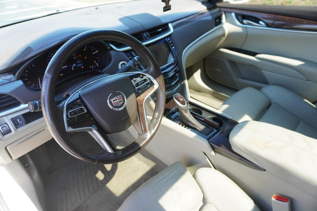 Cadillac XTS 4dr Sdn Luxury FWD 2013