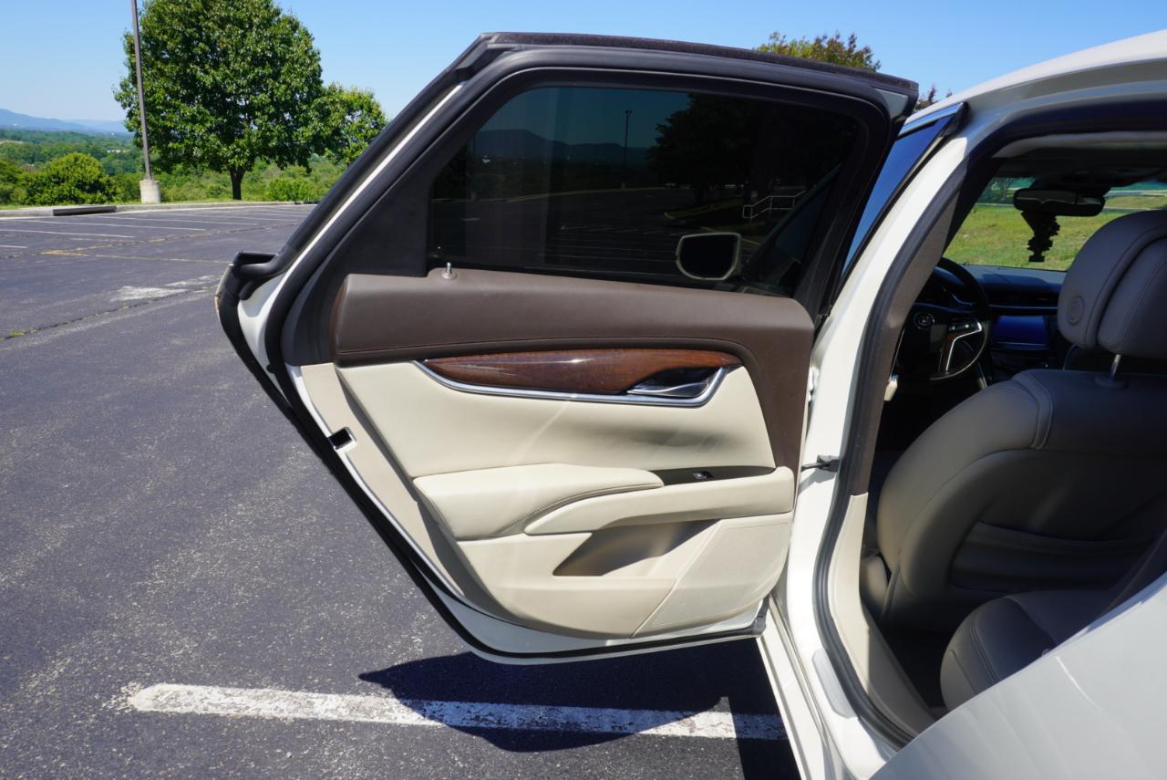 Cadillac XTS 4dr Sdn Luxury FWD 2013