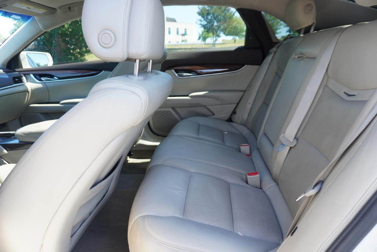 Cadillac XTS 4dr Sdn Luxury FWD 2013