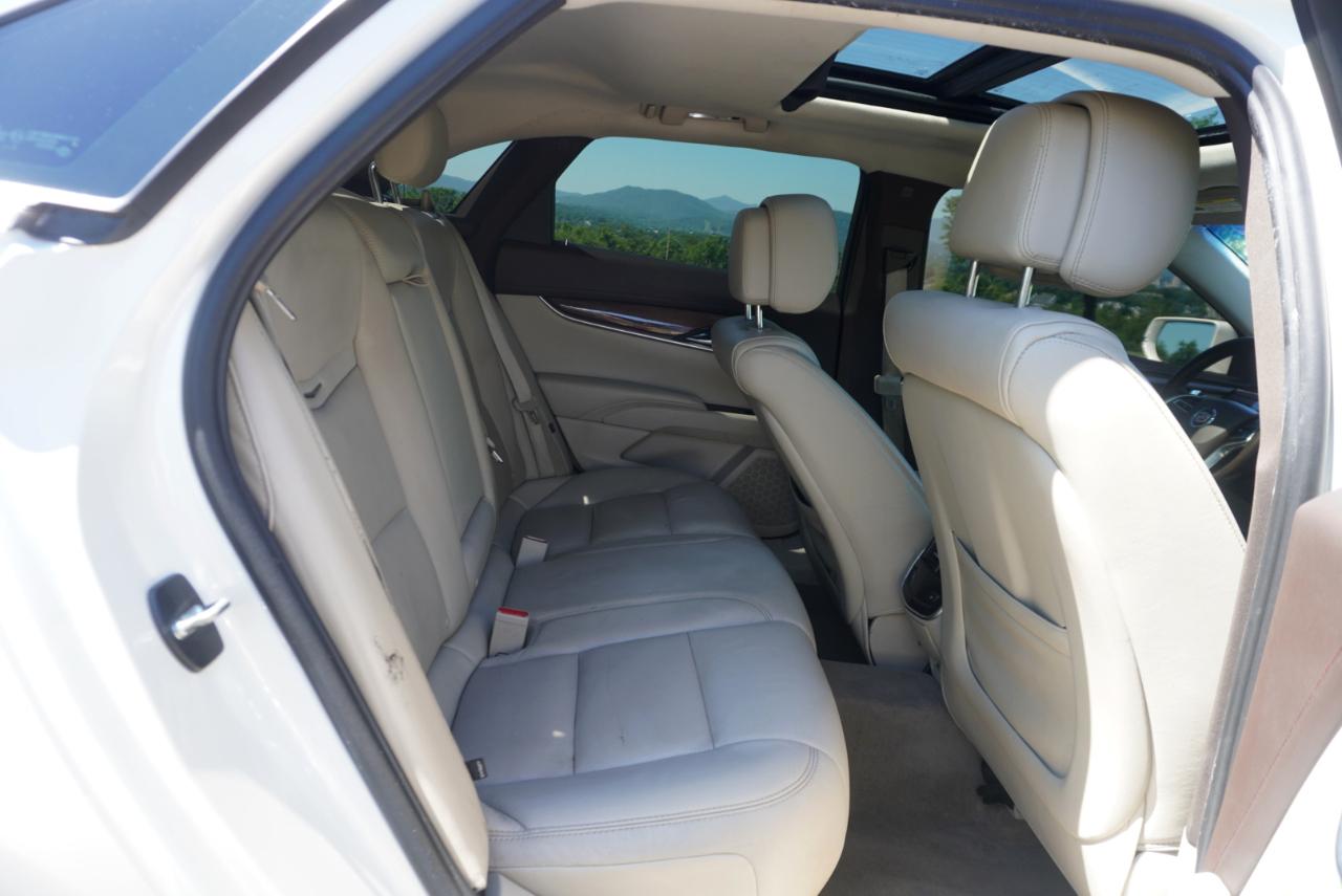Cadillac XTS 4dr Sdn Luxury FWD 2013