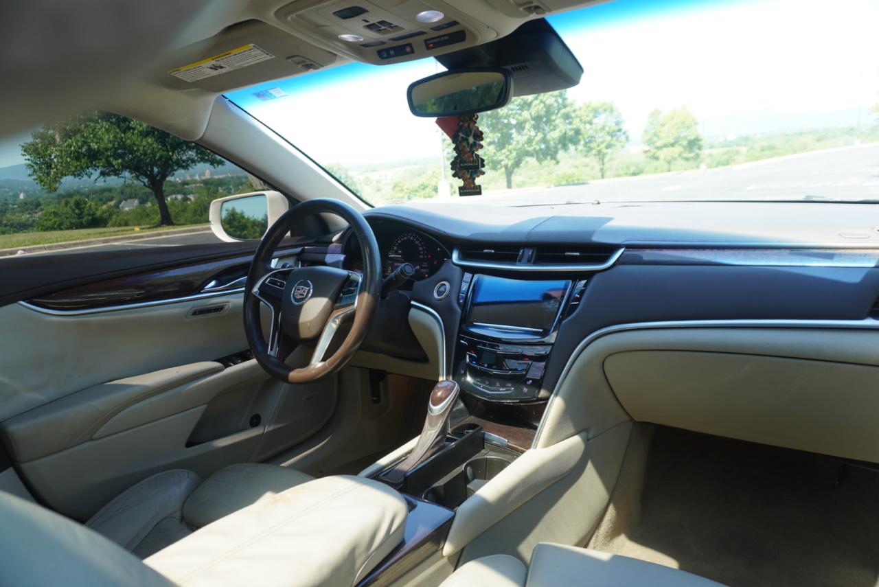 Cadillac XTS 4dr Sdn Luxury FWD 2013